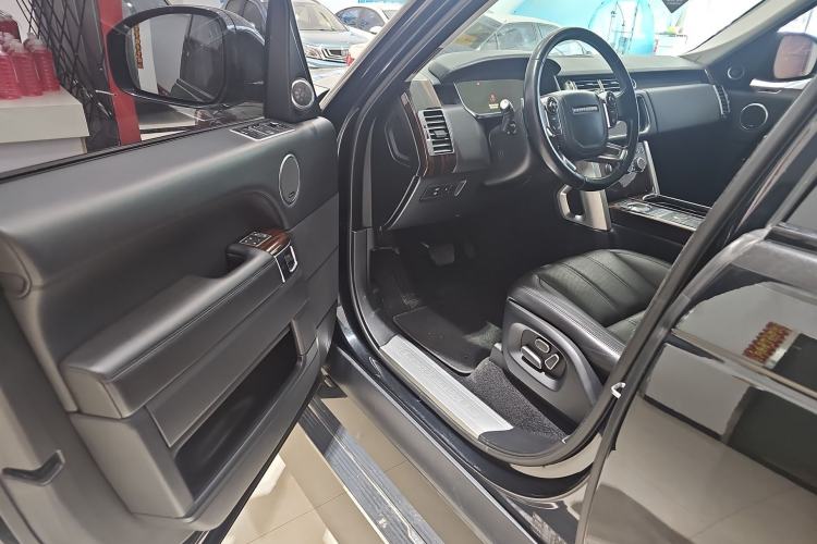 Used Land Rover Range 2015 3.0 SC V6 Vogue Interior 8