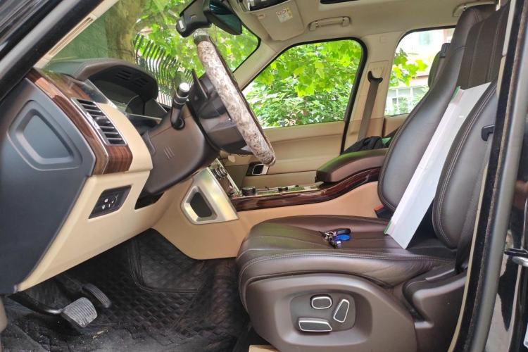 Used Land Rover Range 2015 3.0 SC V6 Vogue Left Front Seat
