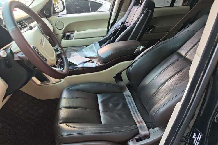 Used Land Rover Range 2015 3.0 SC V6 Vogue Left Front Seat