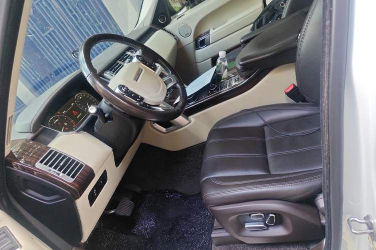 Used Land Rover Range 2015 3.0 SC V6 Vogue Left Front Seat