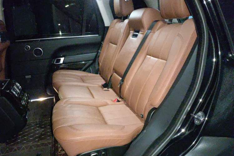 Used Land Rover Range 2015 3.0 SC V6 Vogue SE Long-Wheelbase Edition Left Rear Seat