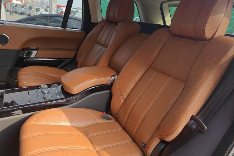 Used Land Rover Range 2015 3.0 TDV6 Vogue SE Extended-Length Model Left Rear Seat