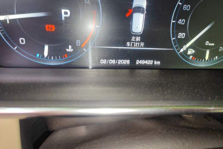 Used Land Rover Range 2015 3.0 SC V6 Vogue Odometer Close Up