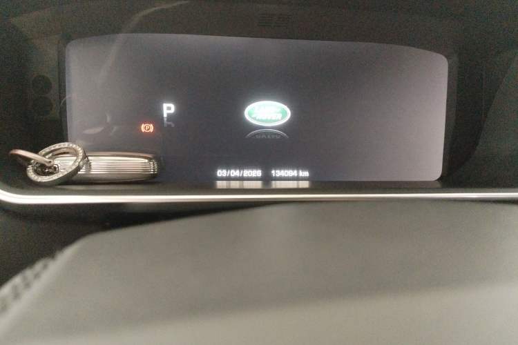Used Land Rover Range 2015 3.0 SC V6 Vogue Odometer Close Up