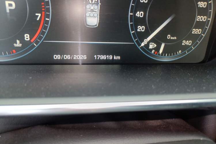 Used Land Rover Range 2015 3.0 SC V6 Vogue Odometer Close Up
