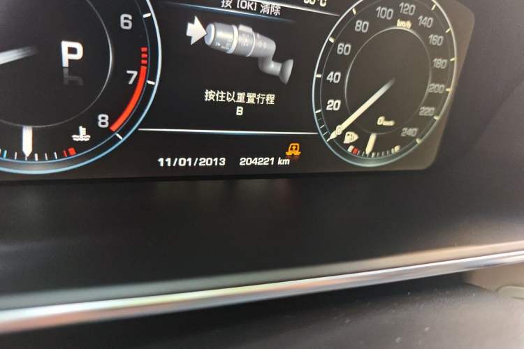 Used Land Rover Range 2015 3.0 SC V6 Vogue Odometer Close Up