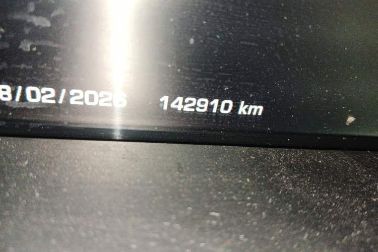 Used Land Rover Range 2015 3.0 SC V6 Vogue Odometer Close Up