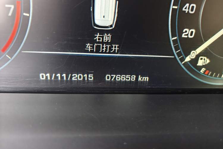 Used Land Rover Range 2015 3.0 SC V6 Vogue Odometer Close Up