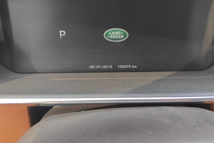 Used Land Rover Range 2015 3.0 TDV6 Vogue SE Extended-Length Model Odometer Close Up