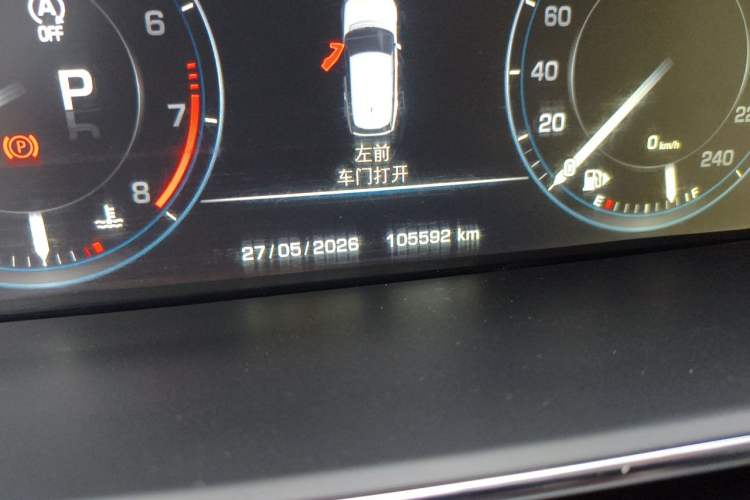 Used Land Rover Range  Odometer Close Up