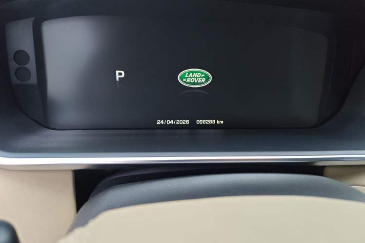 Used Land Rover Range 2015 3.0 SC V6 Vogue Odometer Close Up
