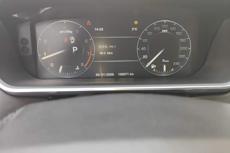 Used Land Rover Range 2015 3.0 SC V6 Vogue SE Long-Wheelbase Edition Odometer Close Up