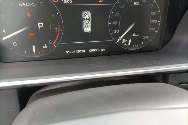 Used Land Rover Range 2015 3.0 SC V6 Vogue Odometer Close Up