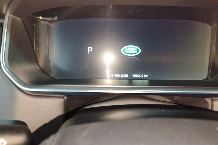 Used Land Rover Range 2015 3.0 SC V6 Vogue Odometer Close Up