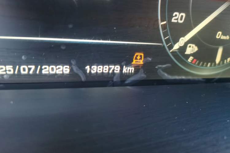 Used Land Rover Range 2015 3.0 SC V6 Vogue SE Long-Wheelbase Edition Odometer Close Up