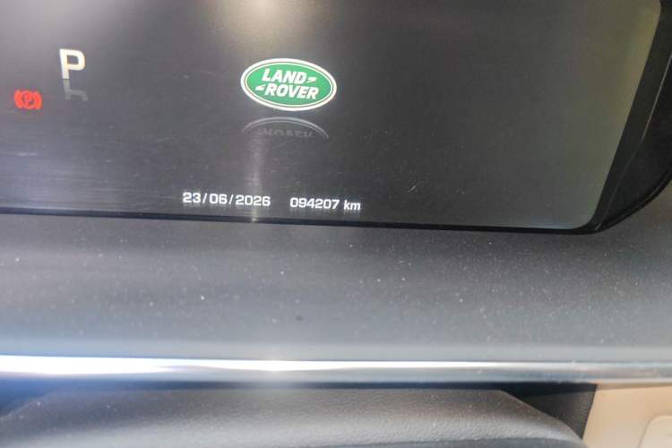 Used Land Rover Range 2015 3.0 SC V6 Vogue Odometer Close Up
