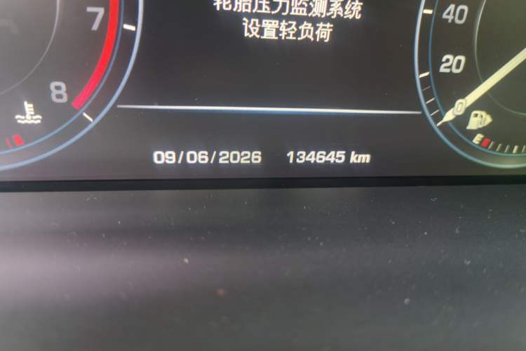 Used Land Rover Range 2015 3.0 SC V6 Vogue SE Long-Wheelbase Edition Odometer Close Up
