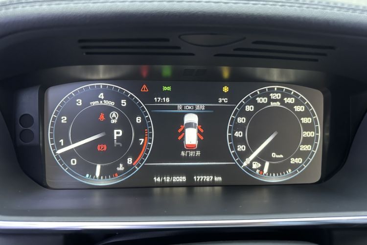 Used Land Rover Range 2015 3.0 SC V6 Vogue Odometer Close Up