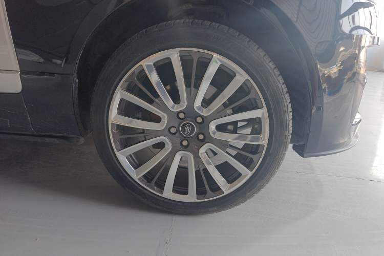 Used Land Rover Range 2015 3.0 SC V6 Vogue Right Front Wheel Hub