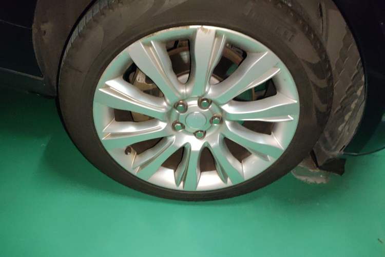 Used Land Rover Range 2015 3.0 SC V6 Vogue SE Long-Wheelbase Edition Right Front Wheel Hub