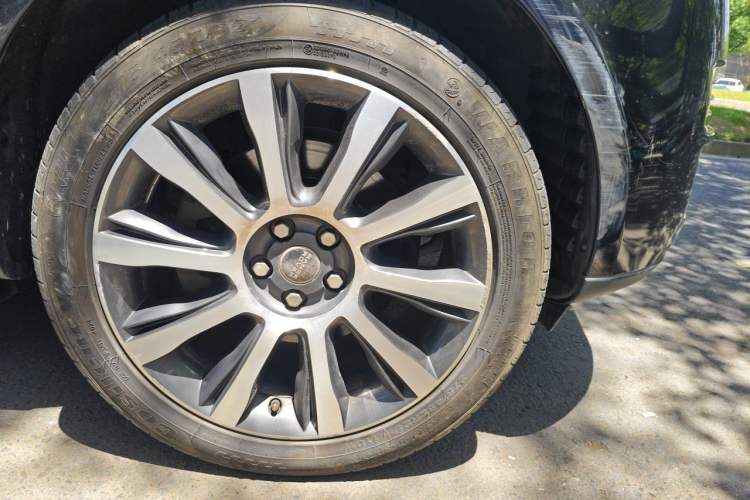 Used Land Rover Range  Right Front Wheel Hub