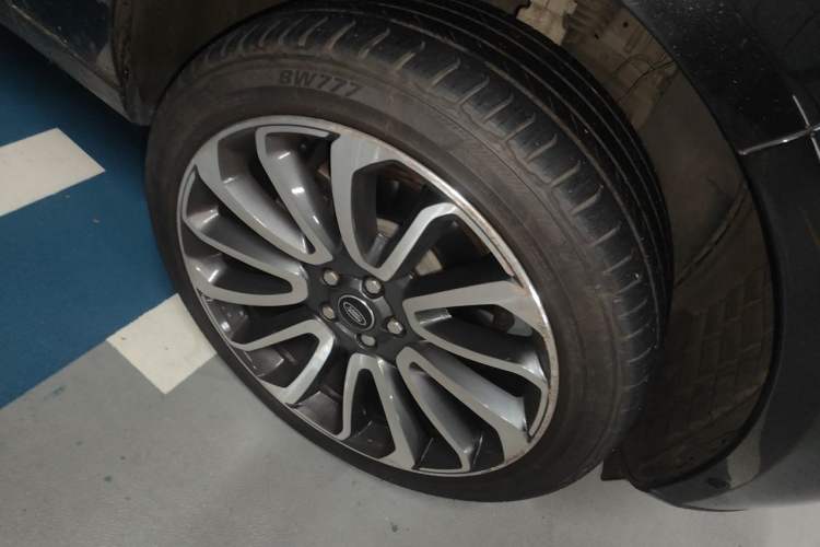 Used Land Rover Range  Right Front Wheel Hub