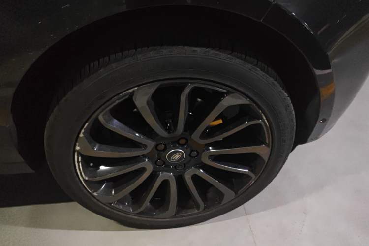 Used Land Rover Range  Right Front Wheel Hub
