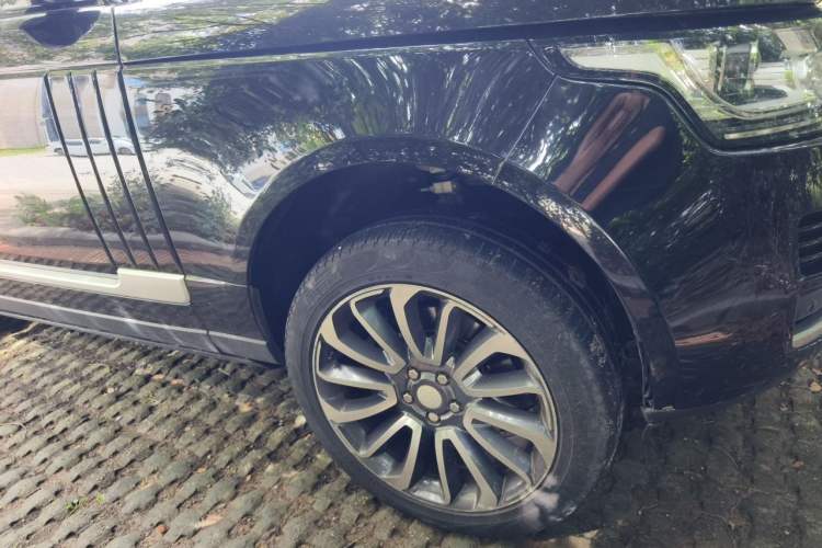 Used Land Rover Range  Right Front Wheel Hub