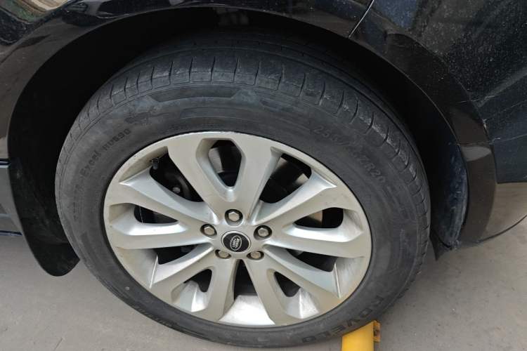 Used Land Rover Range  Right Front Wheel Hub