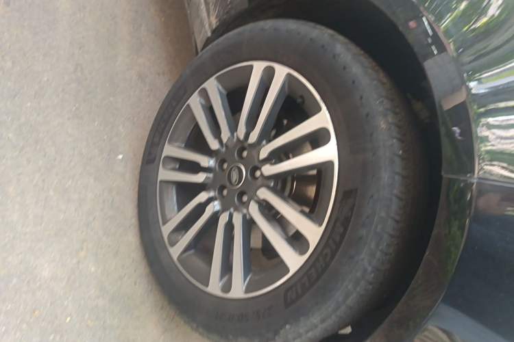 Used Land Rover Range 2015 3.0 SC V6 Vogue Right Front Wheel Hub