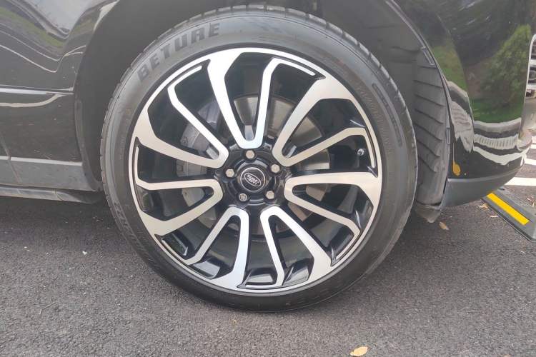 Used Land Rover Range  Right Front Wheel Hub