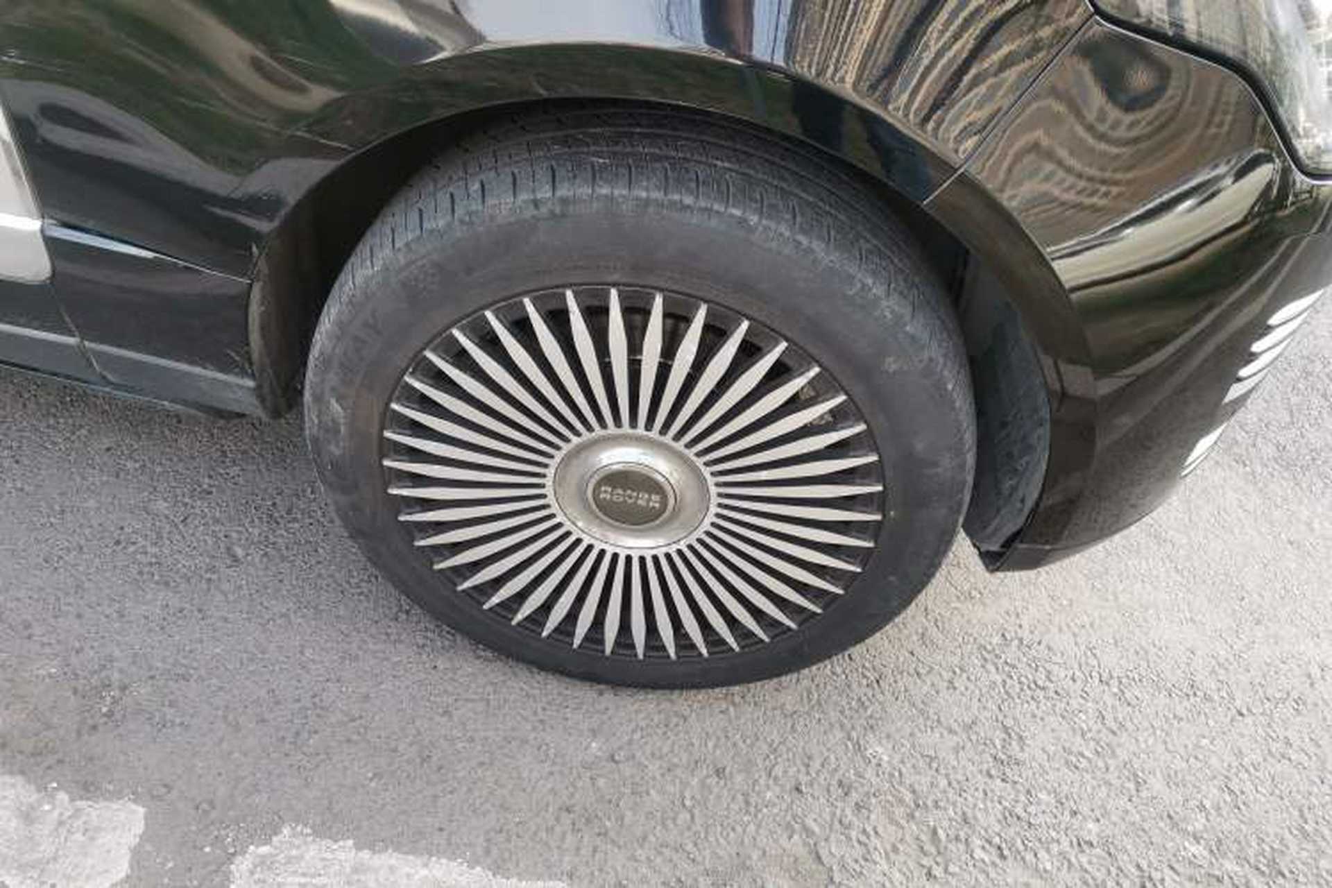 Used Land Rover Range  Right Front Wheel Hub