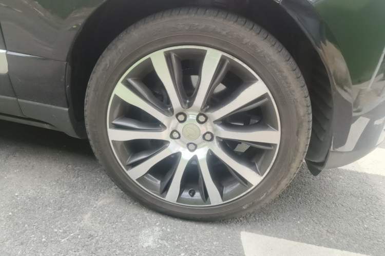 Used Land Rover Range  Right Front Wheel Hub