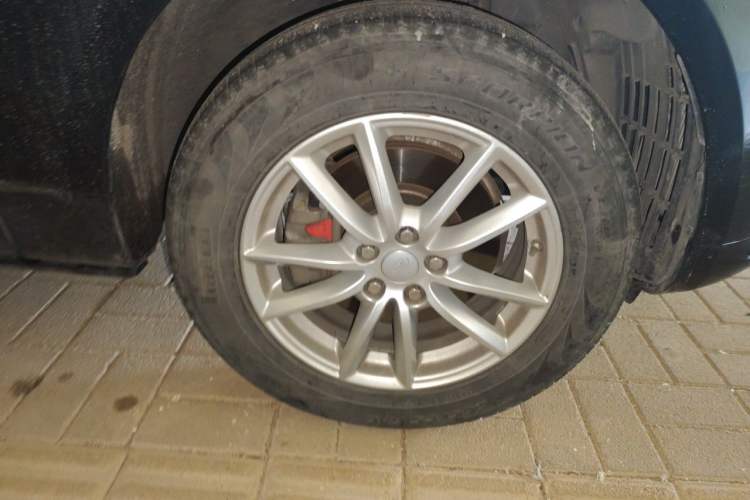 Used Land Rover Range  Right Front Wheel Hub