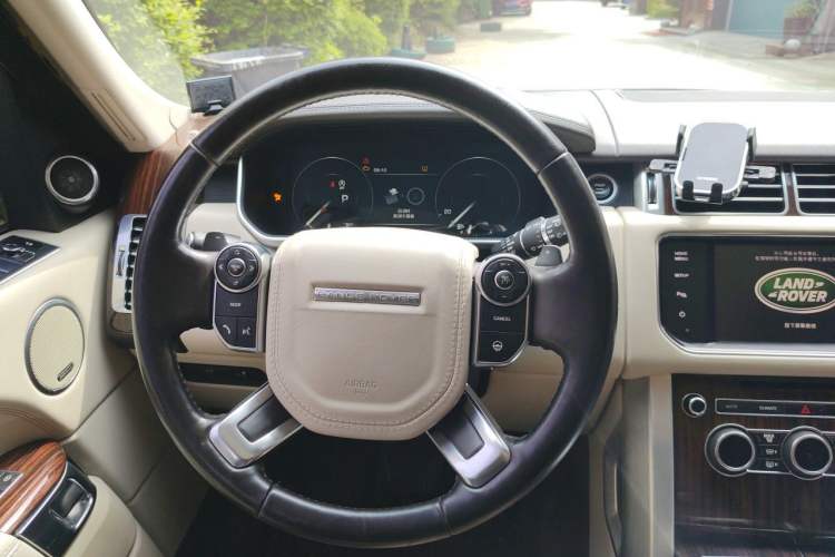 Used Land Rover Range 2015 3.0 SC V6 Vogue Steering Wheel