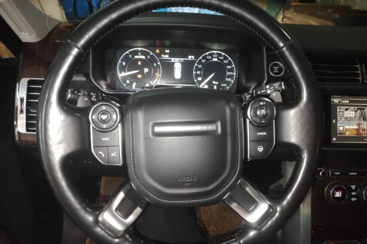 Used Land Rover Range 2015 3.0 SC V6 Vogue Steering Wheel