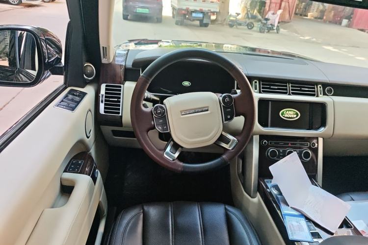 Used Land Rover Range 2015 3.0 SC V6 Vogue Steering Wheel