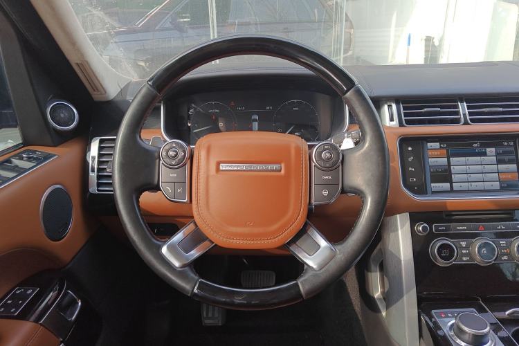 Used Land Rover Range 2015 3.0 TDV6 Vogue SE Extended-Length Model Steering Wheel