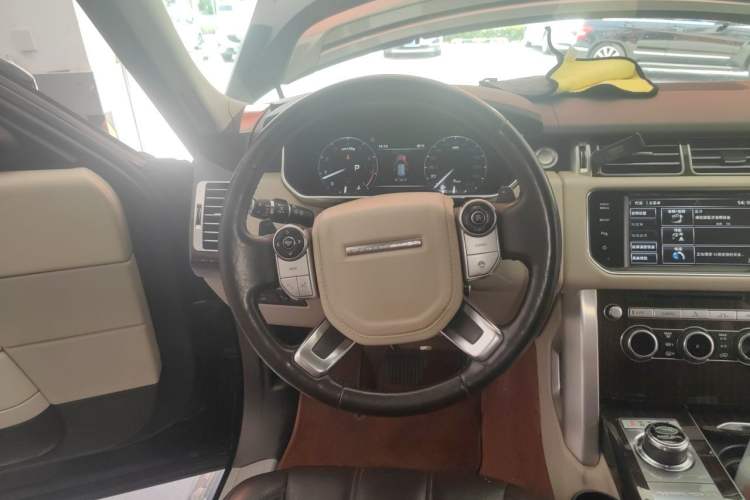 Used Land Rover Range 2015 3.0 SC V6 Vogue Steering Wheel