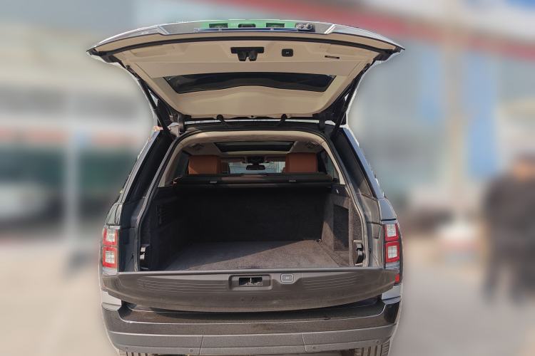 Used Land Rover Range 2015 3.0 TDV6 Vogue SE Extended-Length Model Trunk