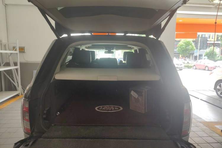 Used Land Rover Range 2015 3.0 SC V6 Vogue Trunk