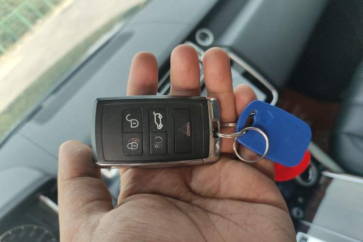Used Land Rover Range 2015 3.0 SC V6 Vogue Vehicle Key