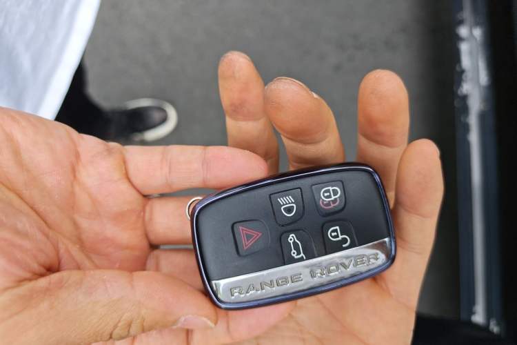 Used Land Rover Range 2015 3.0 SC V6 Vogue Vehicle Key