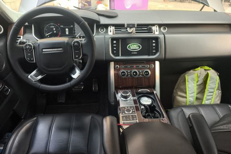 Used Land Rover Range 2015 3.0 SC V6 Vogue Center Console