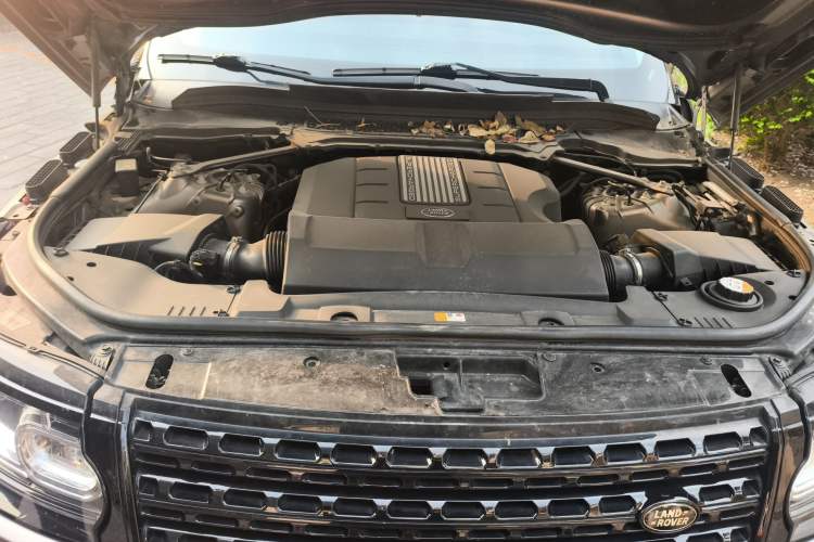 Used Land Rover Range 2015 3.0 SC V6 Vogue Engine Bay