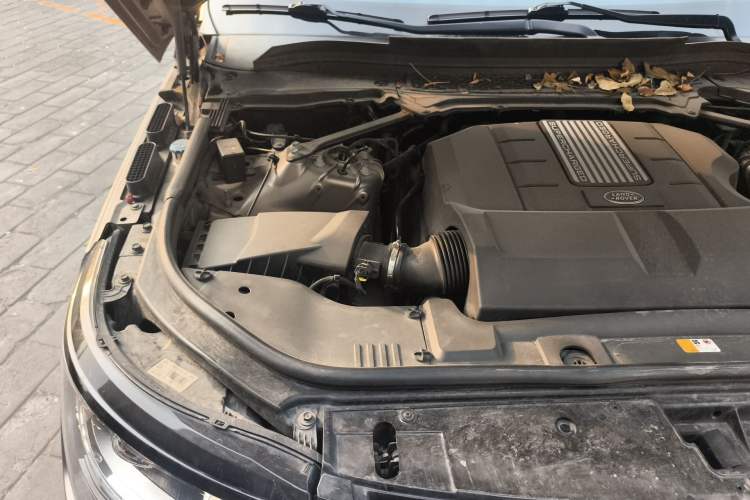 Used Land Rover Range 2015 3.0 SC V6 Vogue Engine Bay Right
