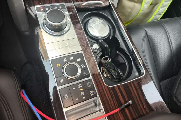Used Land Rover Range 2015 3.0 SC V6 Vogue Gear Lever