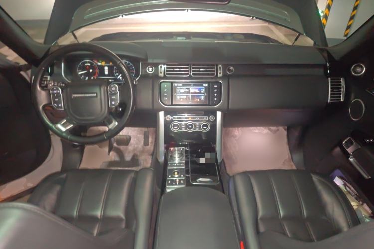 Used Land Rover Range 2015 3.0 TDV6 Vogue SE Extended-Length Model Center Console