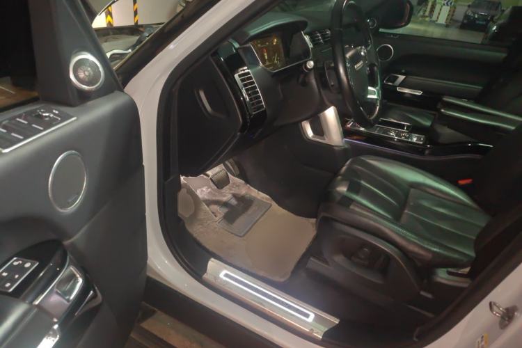 Used Land Rover Range 2015 3.0 TDV6 Vogue SE Extended-Length Model Driver Seat