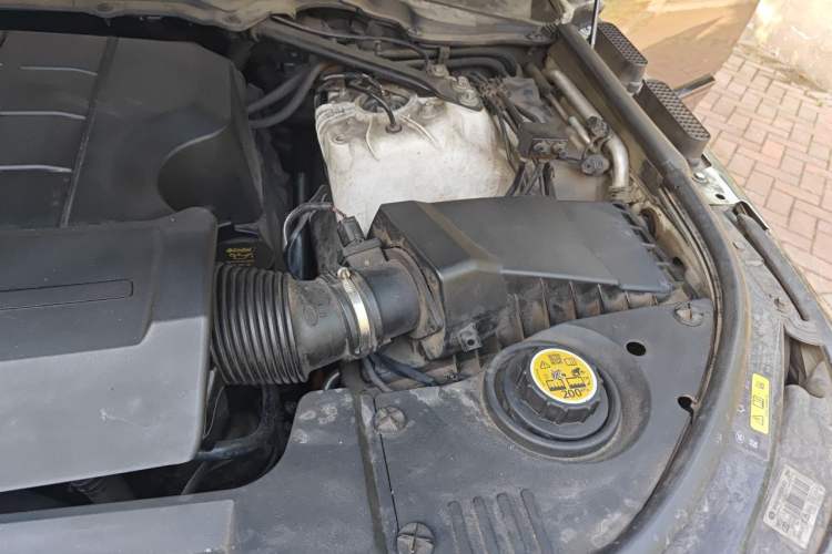Used Land Rover Range 2015 3.0 SC V6 Vogue SE Long-Wheelbase Edition Engine Bay Left